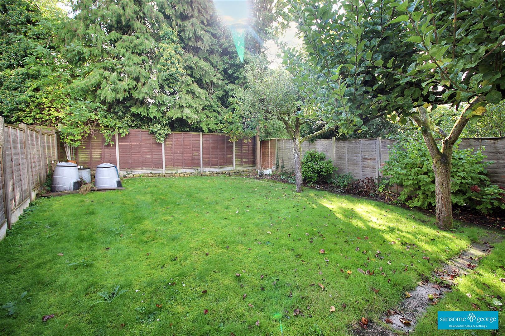 Redhatch Drive, Earley